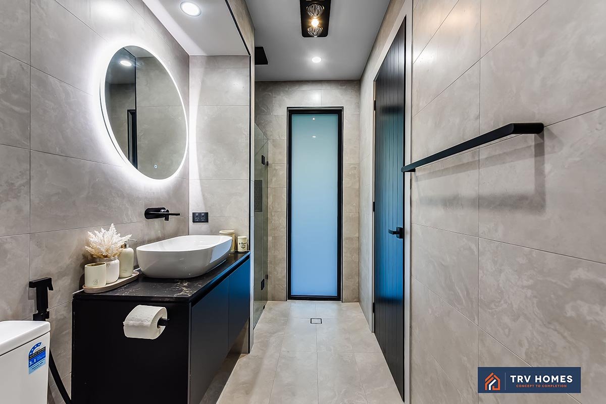 luxury-homes-white-close-encounter